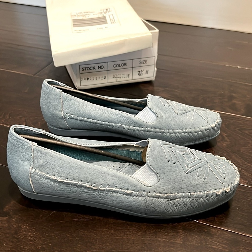 Hush puppies denim blue suede blue NIB 7.5